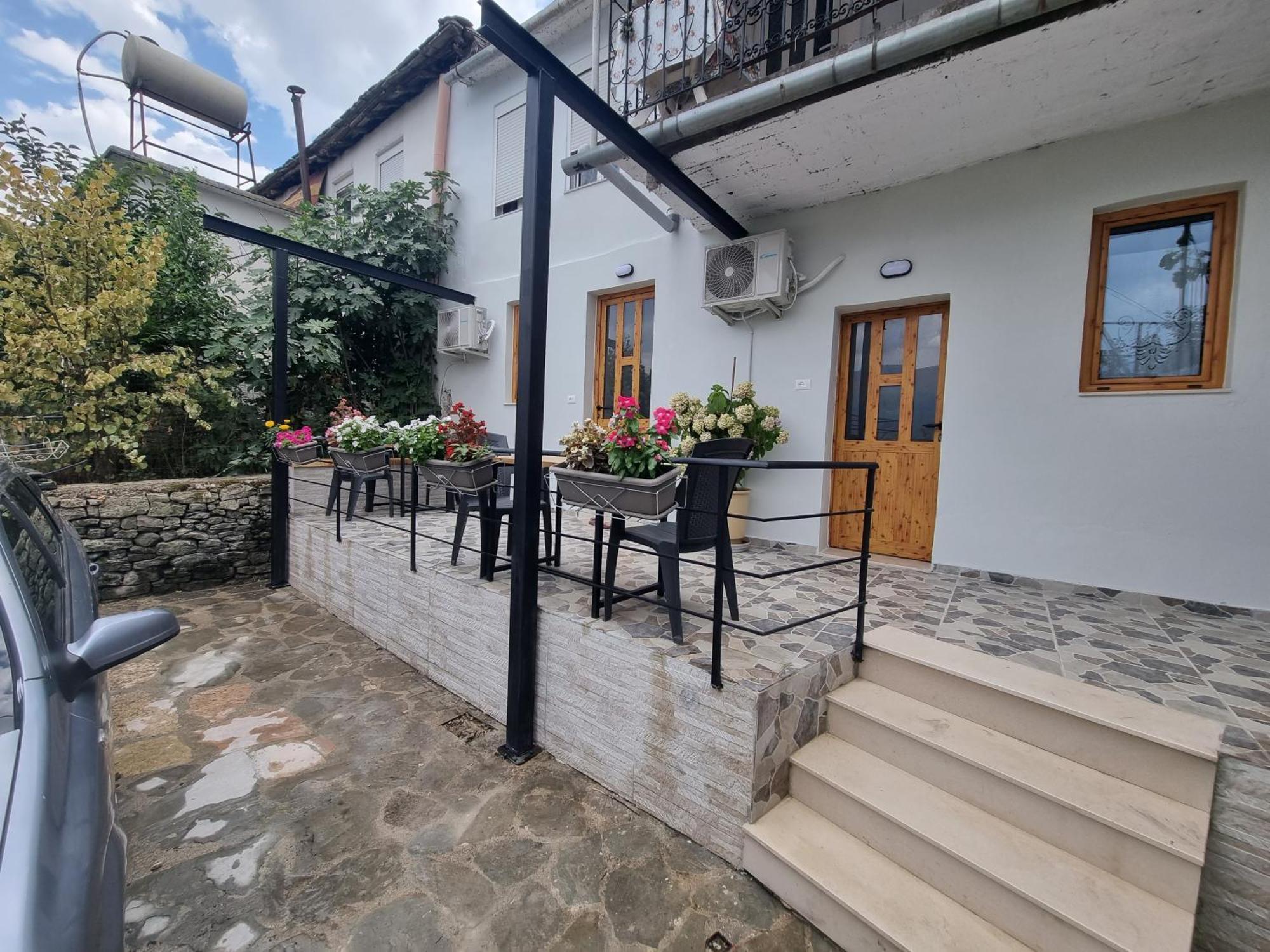 Tony'S Terrace Gjirokastër Exterior foto